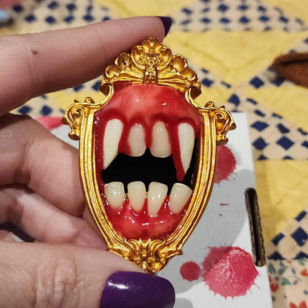 Vampire Teeth MAGNET - Picture 2 of 4